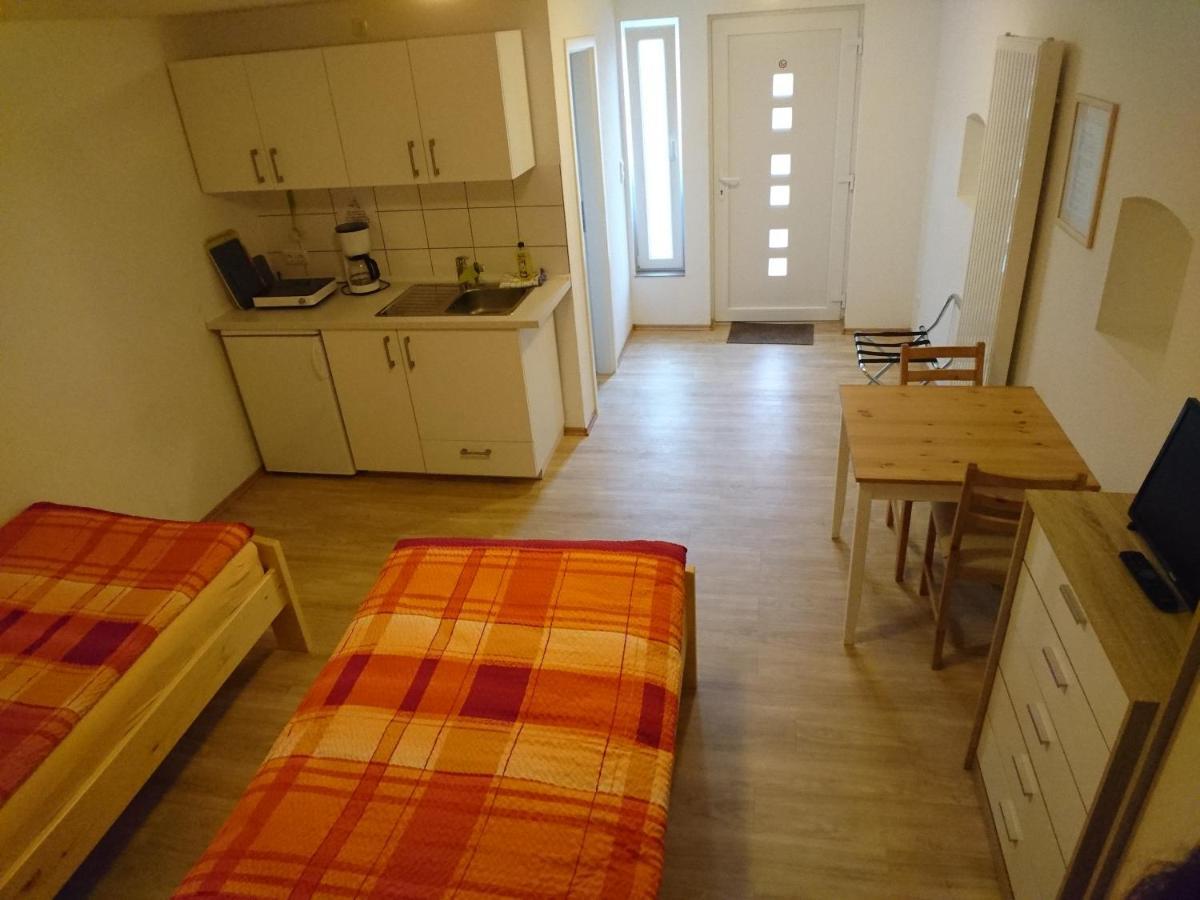 Hotel-Pension Zum Hirsch Hattersheim am Main Kültér fotó